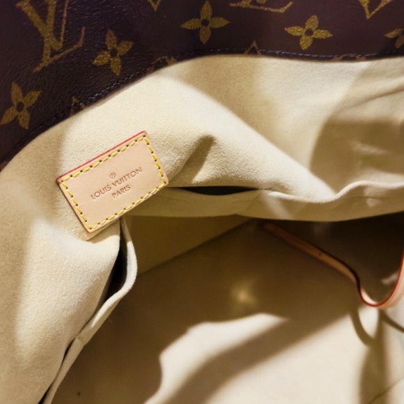 Louis Vuitton Monogram Artsy MM Bag - Picture 4 of 9